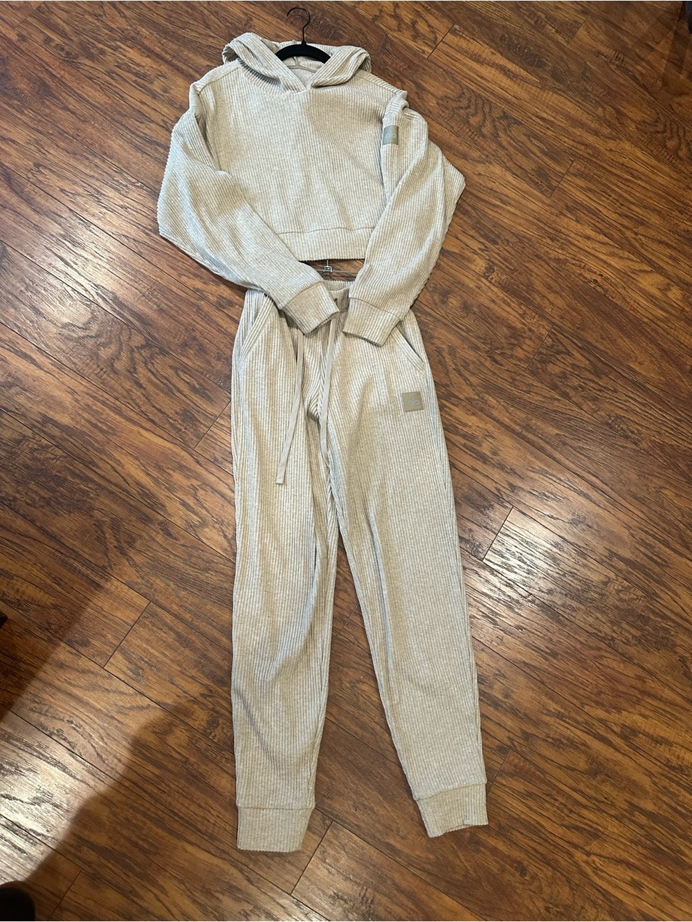 ALO Yoga Muse sweat set in heathered gravel